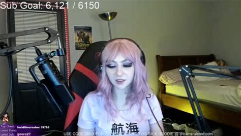 twitch tit slip|Justaminx has a nipslip on stream :。